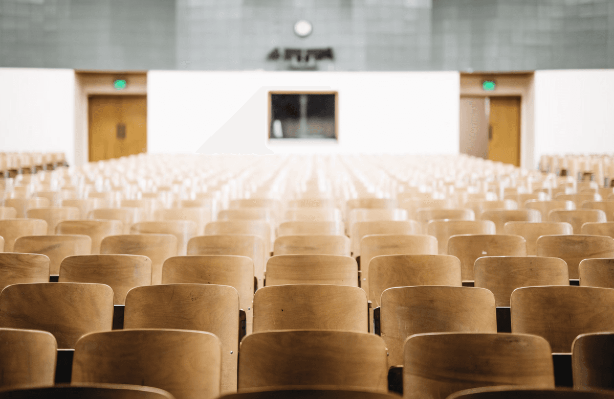 Який середній вік аспірантів в університетах Львова