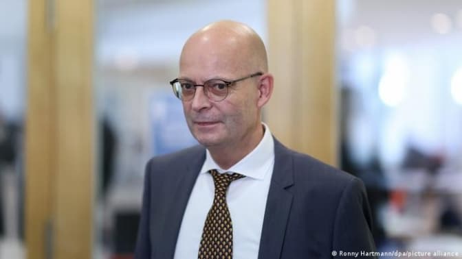 Мера німецького міста відсторонили від посади, бо він вакцинувався достроково