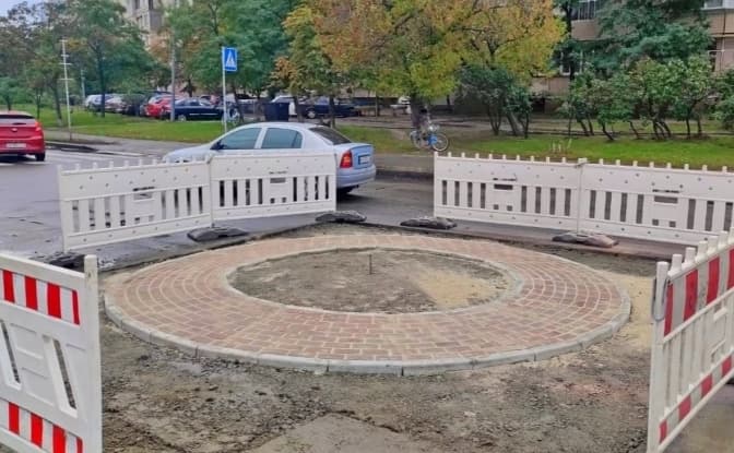 На вулиці Вершигори у Києві створили транспортну кругову розв’язку