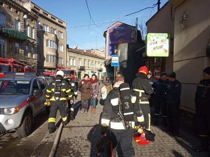 Через пожежу у центрі Львова на вулиці Франка ускладнений рух транспорту