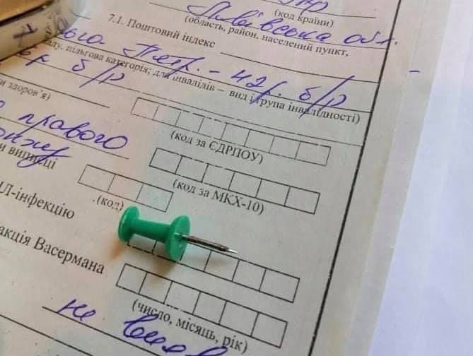 Львівські медики прооперували 11-річну дівчинку, яка вдихнула цвях