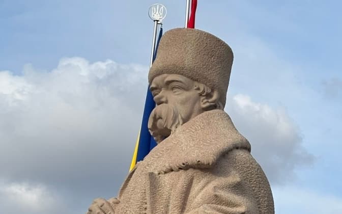 «Сором навіть не іспанський»: у мережі обурені пам’ятником Шевченку, який встановили на Львівщині