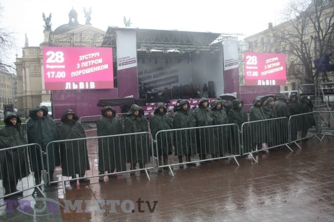 Як Порошенко зустрівся з виборцями у Львові. Відео