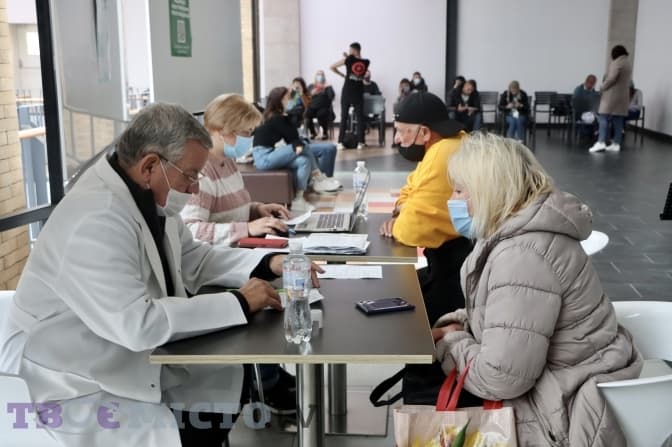 «Провакцинувалися навіть ті, хто був проти». Як працює сьогодні центр вакцинації у «Форумі»