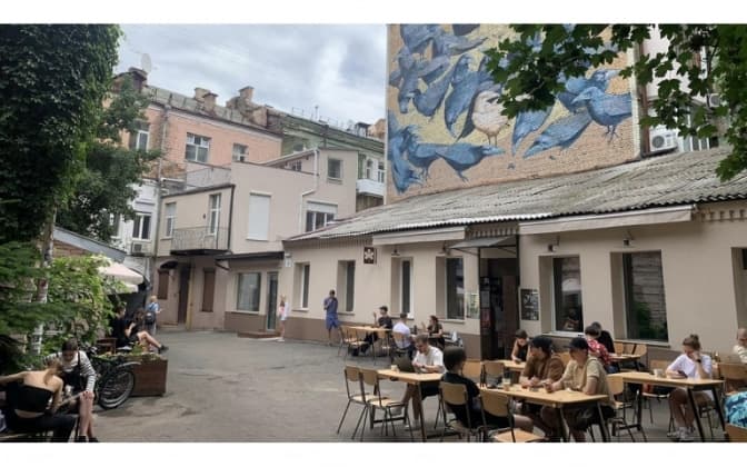 У Київраді відповіли на петицію щодо захисту дворика з воронами від забудови