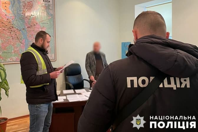 Поліція прийшла з обшуками до Київського метрополітену
