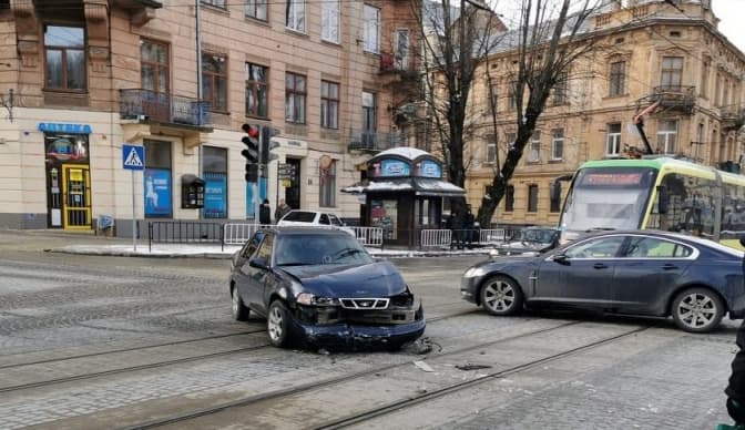 Ситуація на вулицях Львова. Через вулицю Франка ускладнений рух