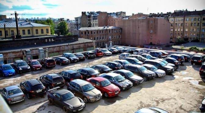 В Україні пропонують створювати парковки на дахах ТРЦ