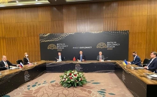 У Туреччині почались перемовини Дмитра Кулеби з Лавровим