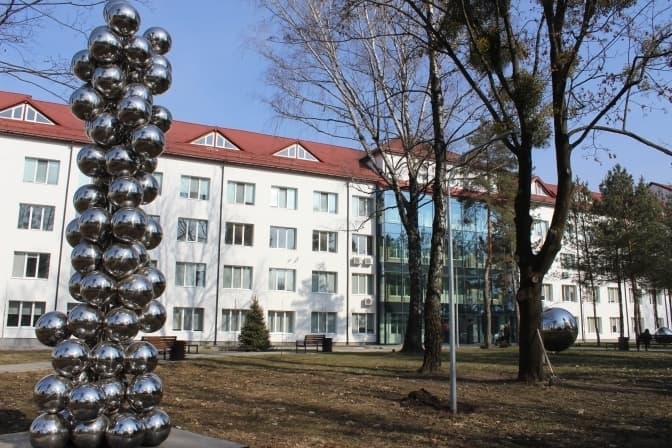 В одній із лікарень Львова суттєво бракує медперсоналу. Кого саме