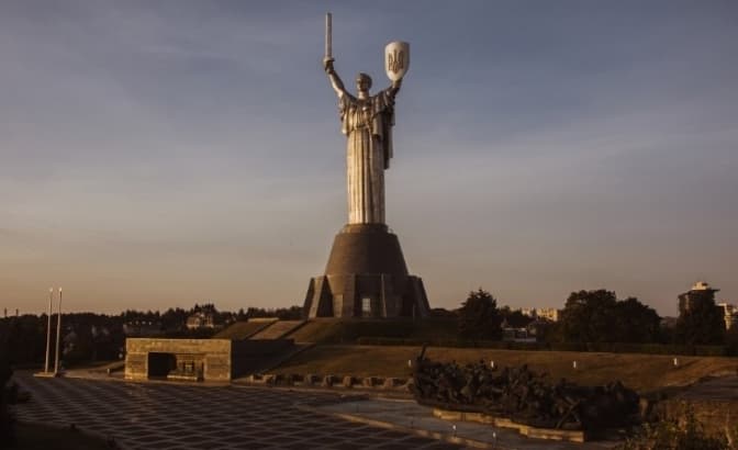 На тризубі монумента "Батьківщині-матері" виявили незначні дефекти, — МКІП