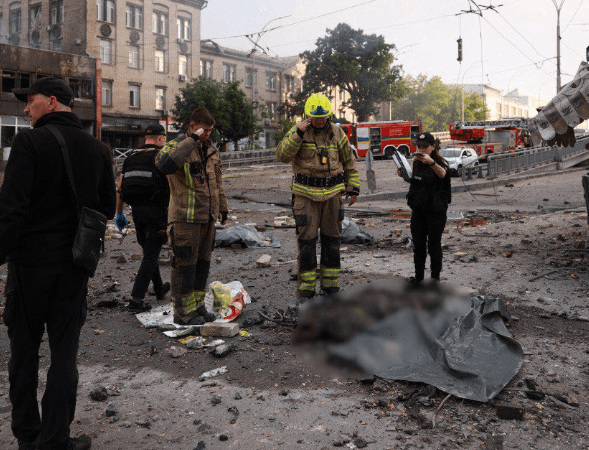 Кількість постраждалих внаслідок нічної атаки на Київ зросла