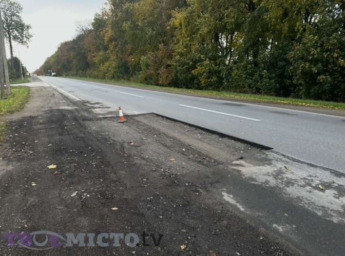 Небезпечні ями без обгороджень біля Городка