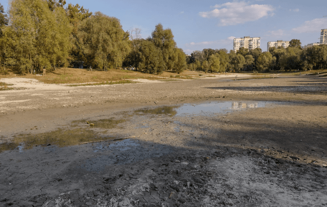 У Києві планують розпочати очистку озера Синє