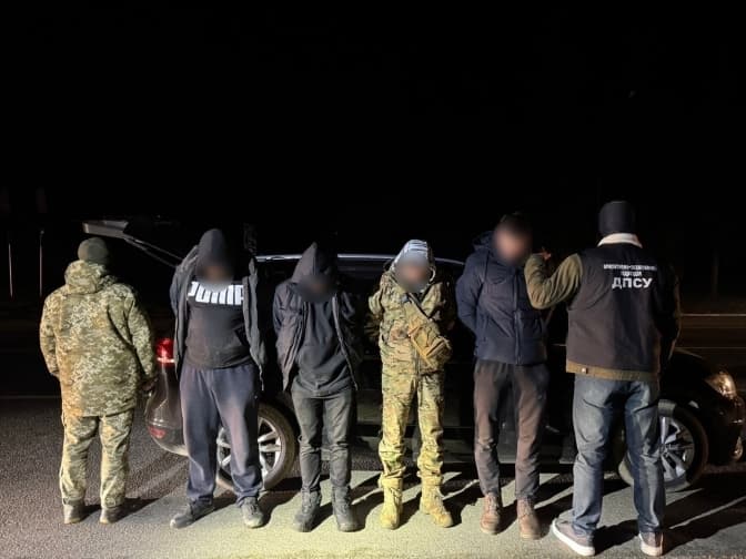 Житель Львівщини із ще двома порушниками намагались перетнути кордон