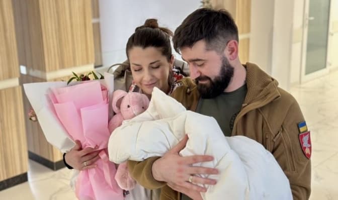 У Львові 39-річна дружина військового народила доньку. Чоловік перерізав пуповину