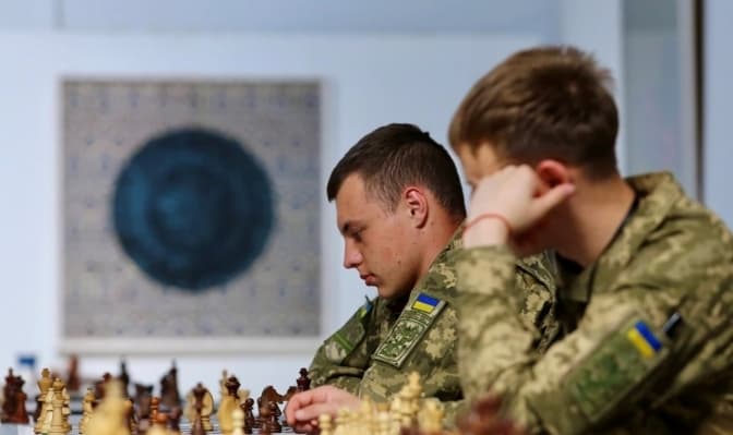 Понад сотня шахістів Львівщини зіграли проти гросмейстерів задля допомоги військовим