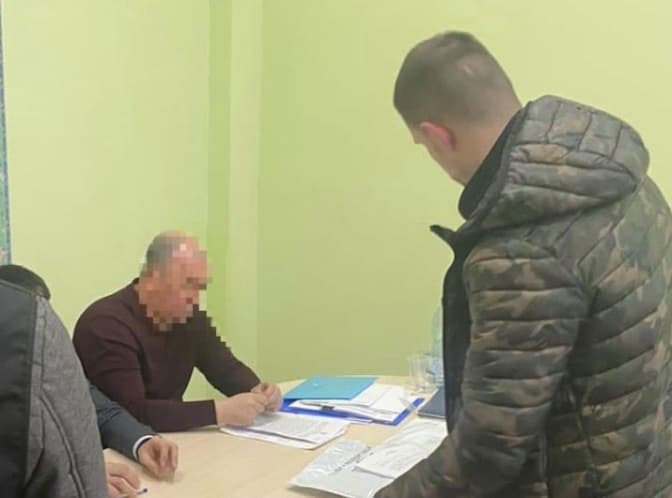 Брав хабарі за місця на столичних ярмарках – начальнику управління КМДА повідомлено про підозру