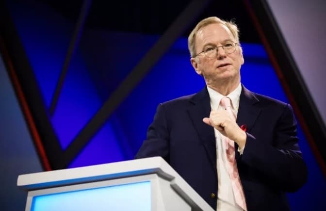 Мільярдер і колишній гендиректор Google створює дрони для ЗСУ