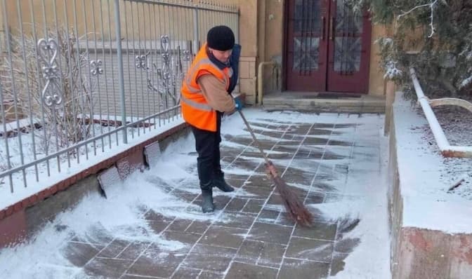 Стартував конкурс «Найкращий двірник Львова – 2025». Подати кандидата можна протягом тижня