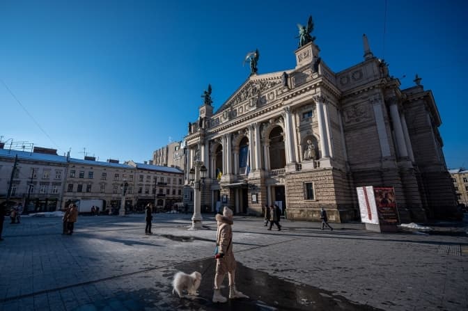 Мешканців Львівщини попереджають про ожеледицю на дорогах