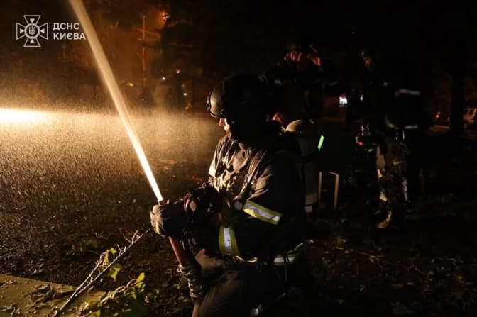 У Києві двоє загиблих унаслідок нічної атаки: уламки влучили в житлові будинки в кількох районах