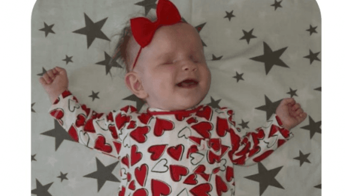 Львів’ян просять допомогти однорічній незрячій Анні-Марії зібрати кошти на імпланти