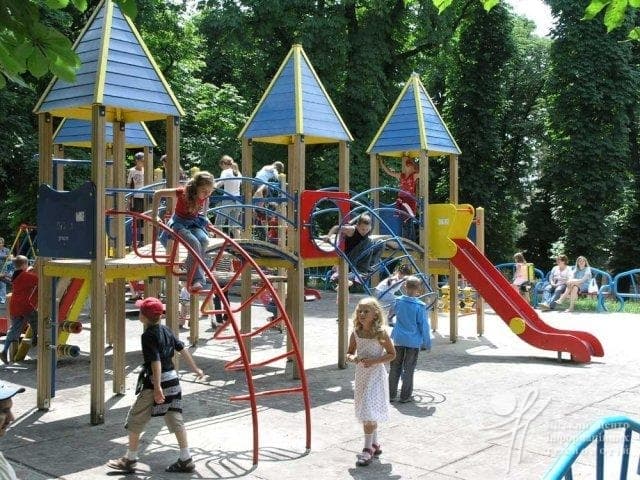 У Львові тридцять дитячих майданчиків потребують ремонту