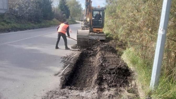 Біля Львова відремонтують тротуар та облаштують зупинку транспорту
