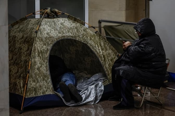 Майже 7 годин тривоги. Понад 11 тисяч киян укривалися в метро від ворожої атаки