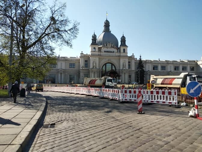 На площі Двірцевій триває реконструкція. Актуальні фото