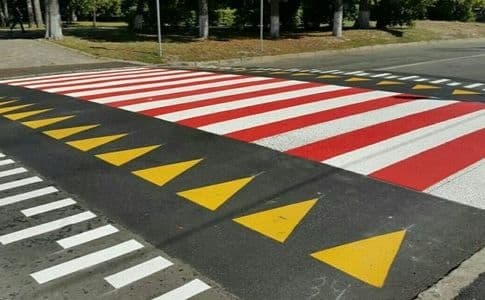 На Ентузіастів у Києві облаштують підвищені пішохідні переходи