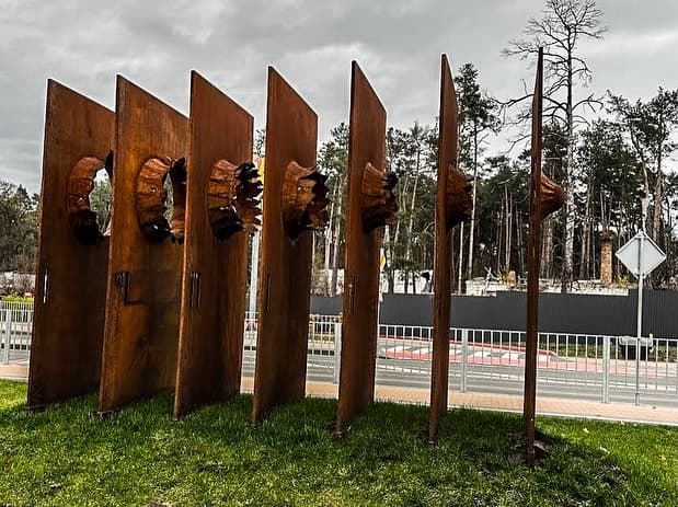 В Ірпені відкрили меморіал-щит на честь стійкості місцевих жителів під час війни