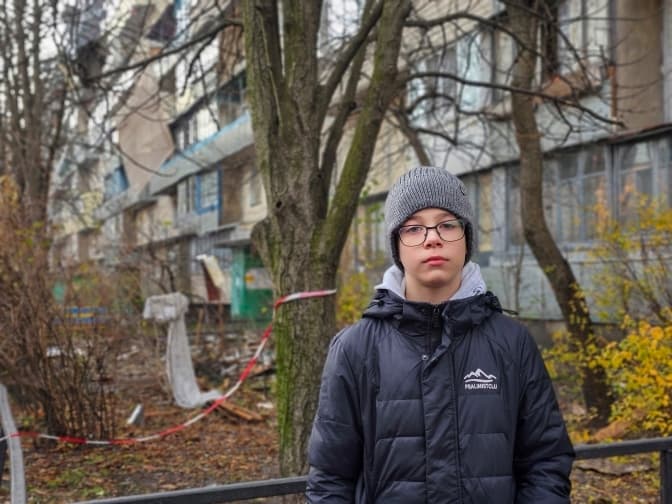 «Дрон влучив десь над нами». Історія 10-річного В’ячеслава, який пережив російську атаку на Київ