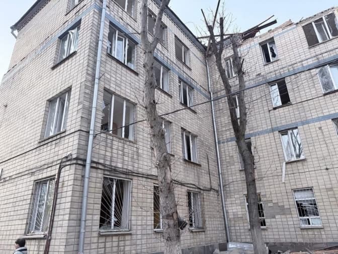 Російська атака на Київ пошкодила Інститут отоларингології: вибито понад 150 вікон