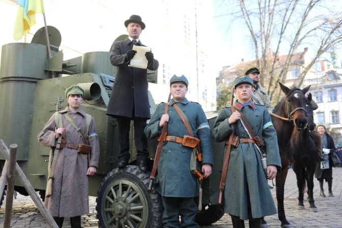 У центрі Львова провели театралізовану реконструкцію подій ЗУНР. Фото дня