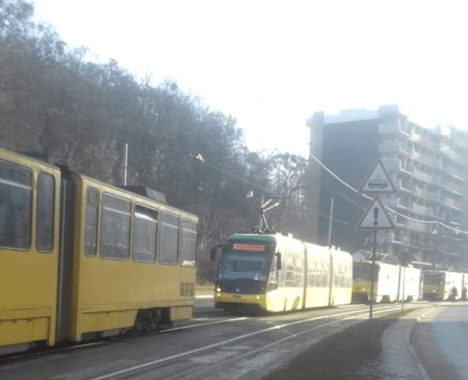 Ситуація на вулицях Львова. На Стуса затор із трамваїв