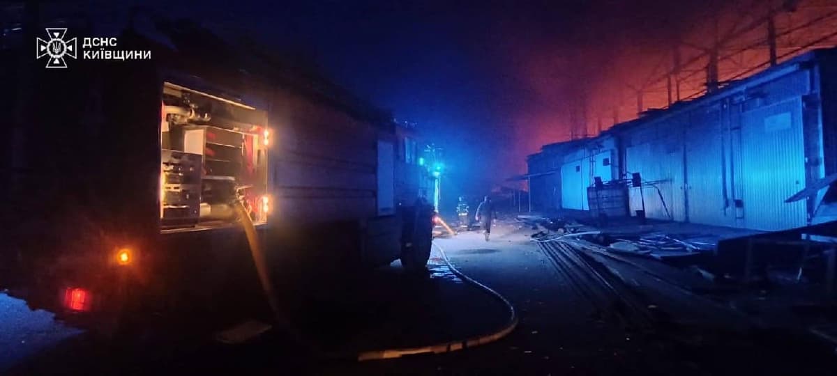 Нічна атака на Київщину: у Білій Церкві горіло підприємство, у Броварському районі пошкоджено житлові будинки