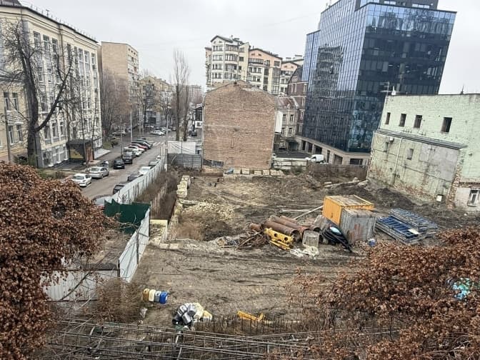 На Подолі повністю зруйнували історичну бідівлю на Цимлянському провулку