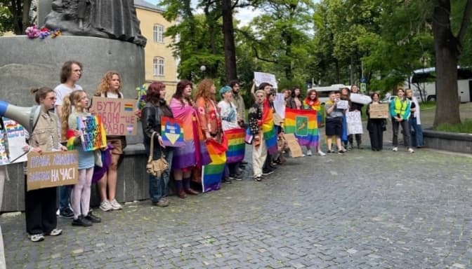 У Львові відбувається акція ЛГБТК-спільноти: фото