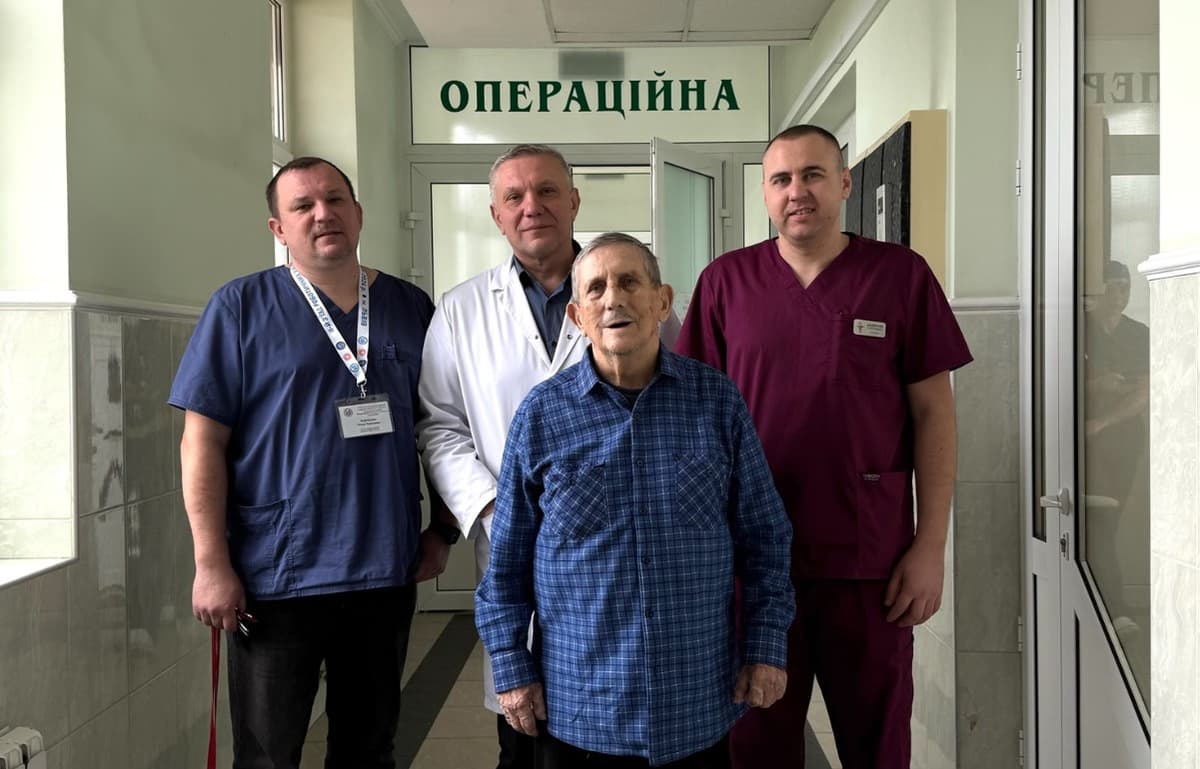 Другий шанс перед 90-річчям: у Львові врятували пацієнта з важкою патологією