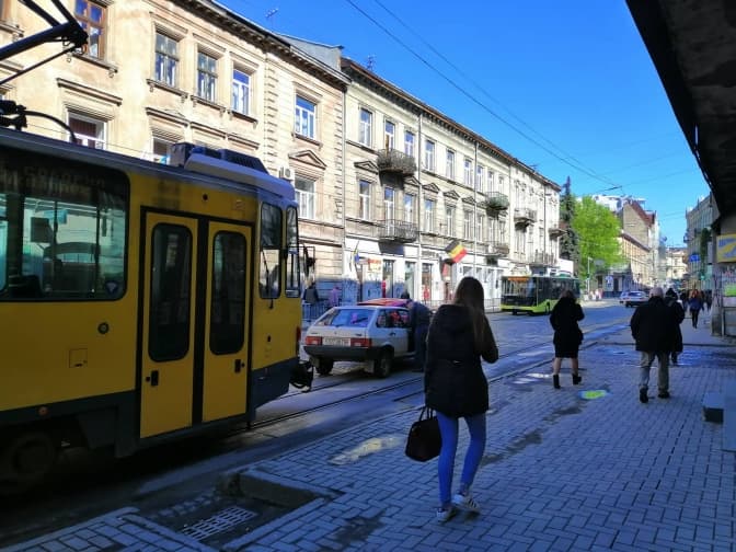 Ситуація на дорогах Львова: через ДТП на вулиці Франка зупинились трамваї. Фото