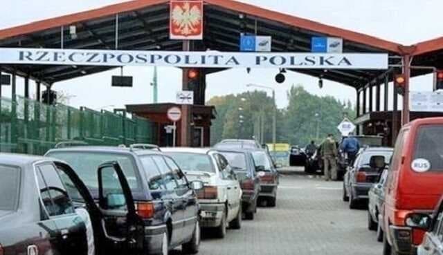 У трьох пунктах пропуску на Львівщині є черги із автомобілів. Де найбільші