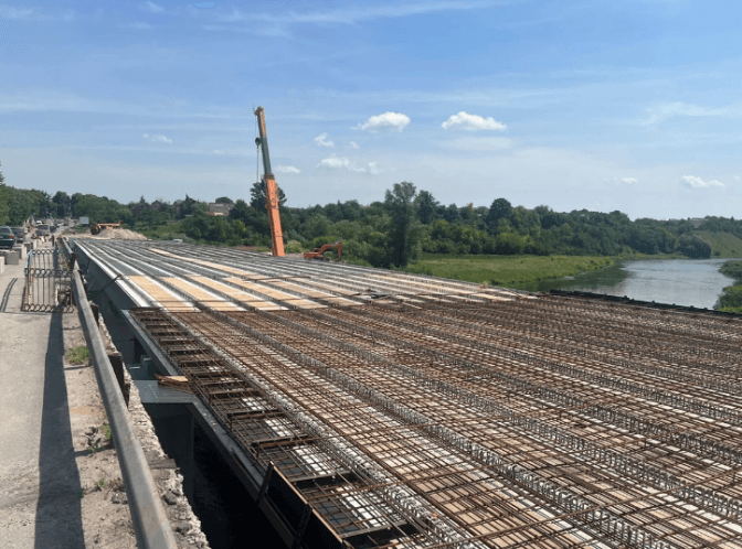 На Львівщині будують новий міст через річку Західний Буг. На якому етапі роботи