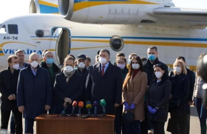 Українські медики в Італії пробудуть на тиждень довше