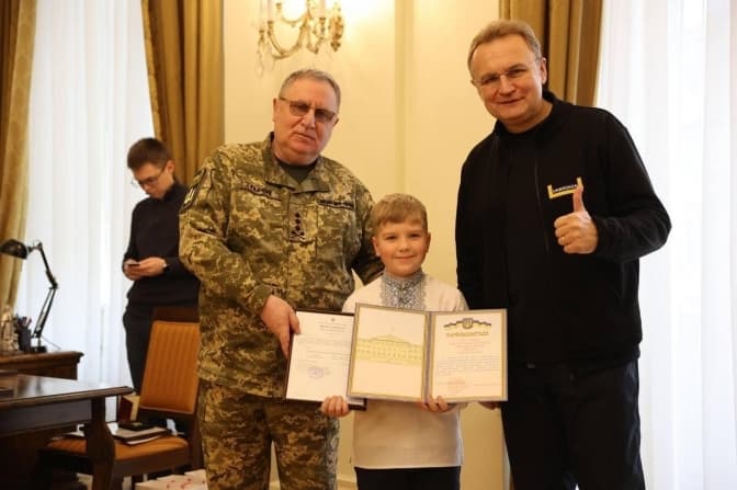8-річного волонтера у Львові нагородили державною відзнакою за допомогу ЗСУ