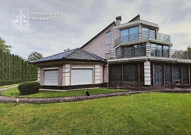 Прокуратура вимагає знести незаконну забудову на Трухановому острові