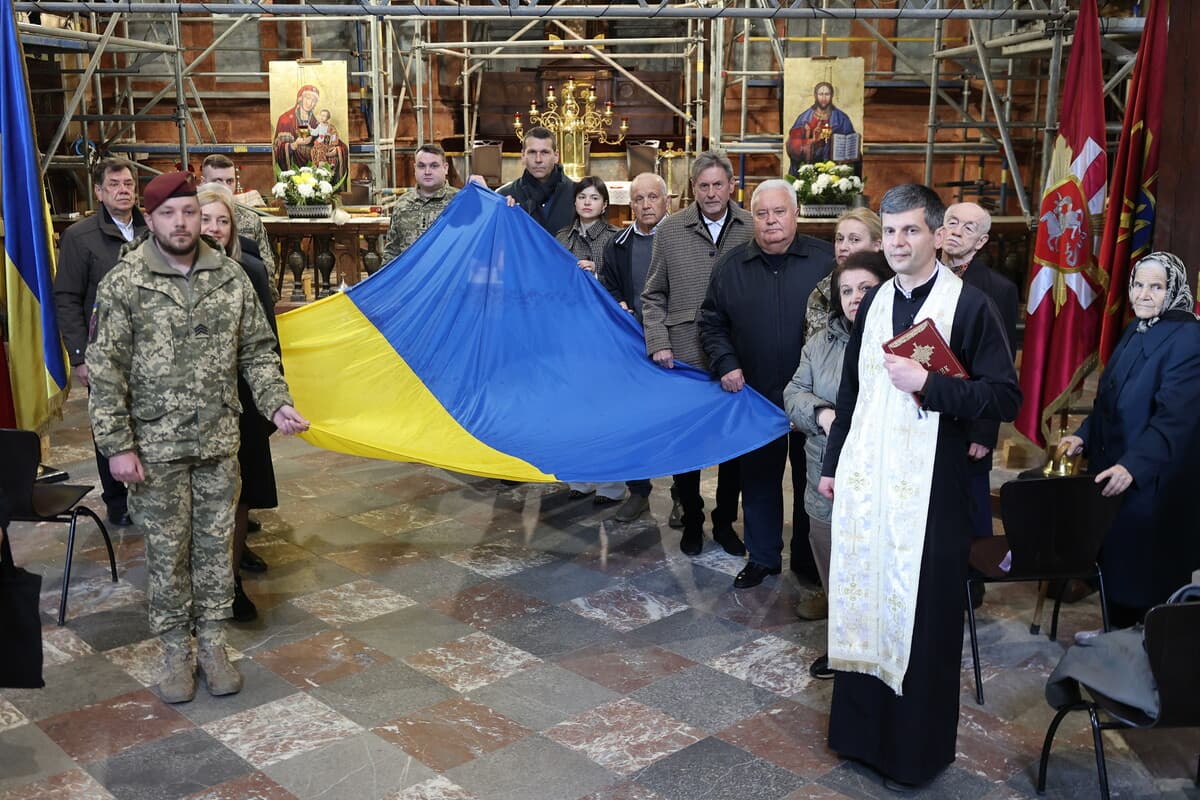 Освячення стягу у Гарнізонному храмі / фото: ЛМР