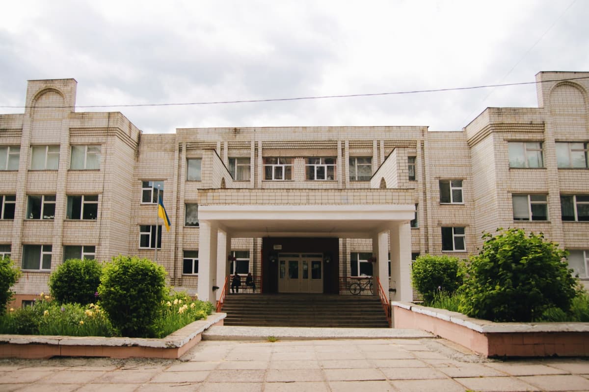 У львівській школі вчителька нібито назвала учня "тупим" через те, що його батько на війні. У місті відреагували