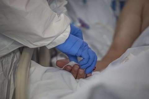На Львівщині від ускладнень COVID-19 помер невакцинований чоловік
